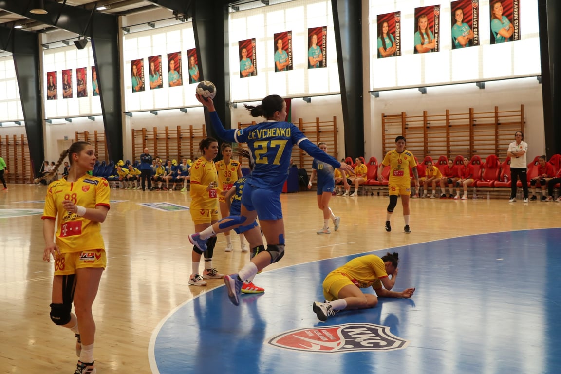 Жіноча збірна з гандболу