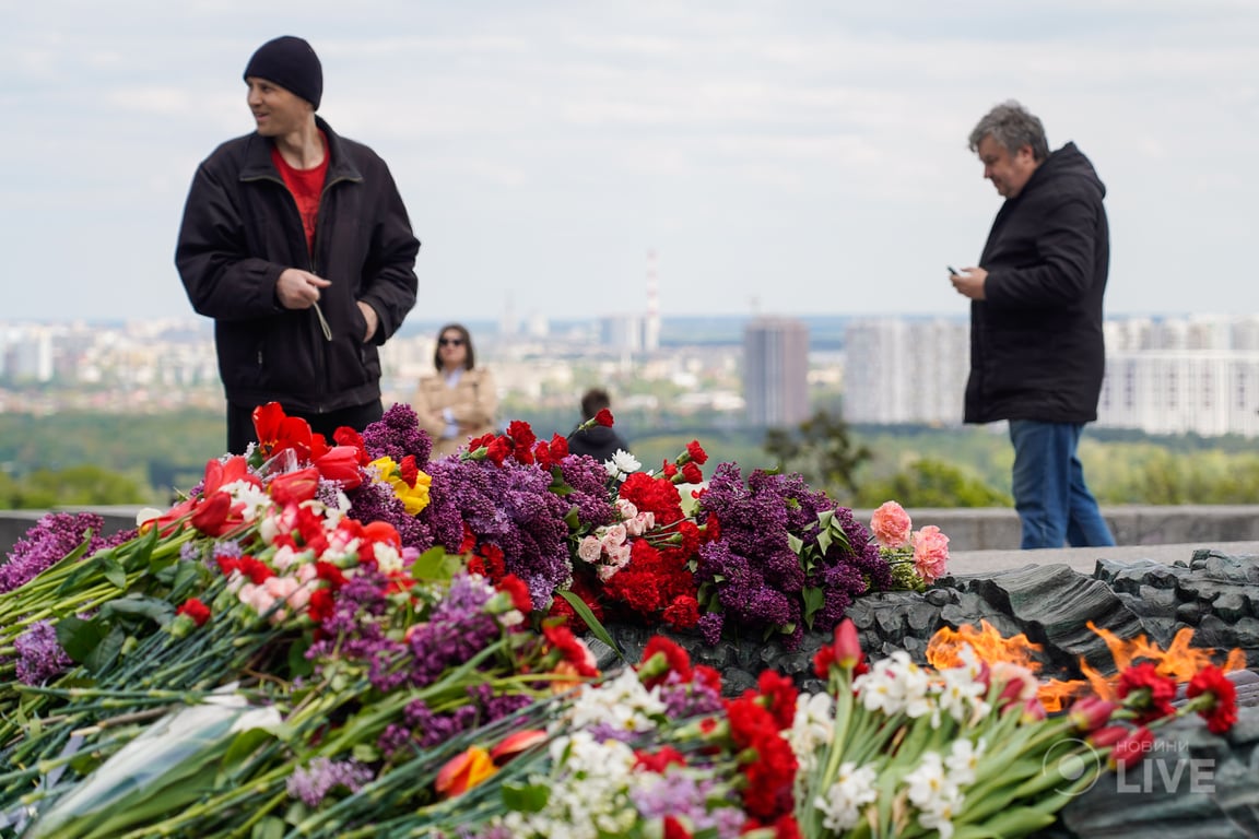 покладання квітів 9 травня в Києві