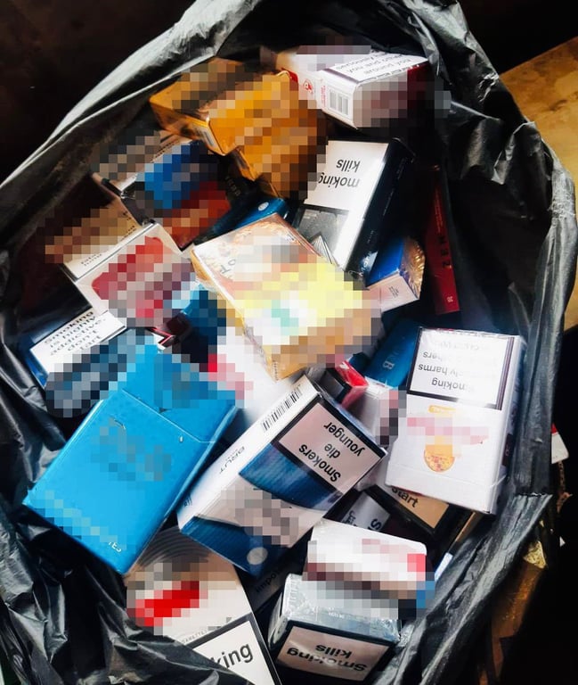 Вилучені безакцизні цигарки. Фото: ГУНП в Одеській області