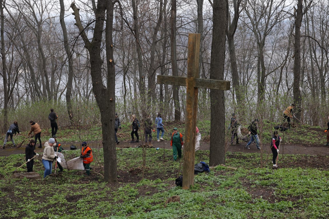 прибирання на Аскольдовій могилі