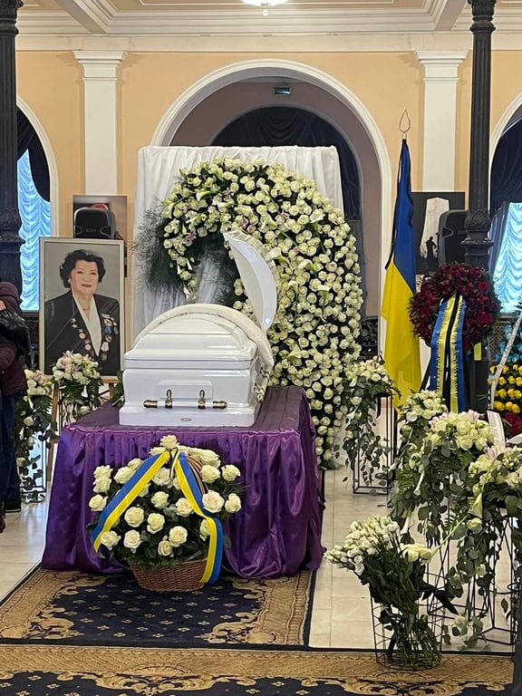 похорон дівчини