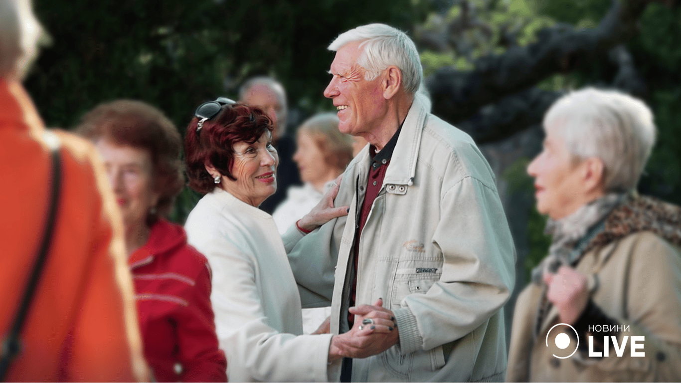 Справжнє кохання: пара танцює повільний танець. Фото: Юлія Браславська / Новини.LIVE 