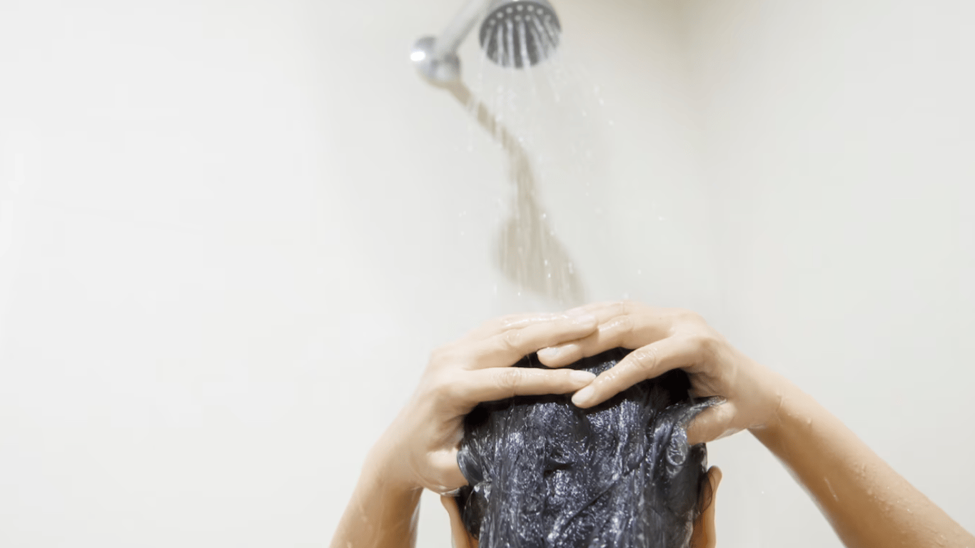 Коли корисніше приймати душ – що радять медики