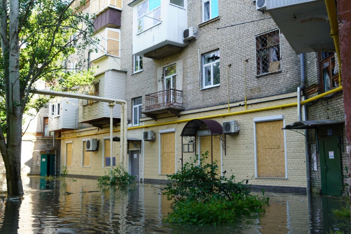 Затоплены улицы в Херсоне, 6 июня 2023г. Фото: Новости. LIVE