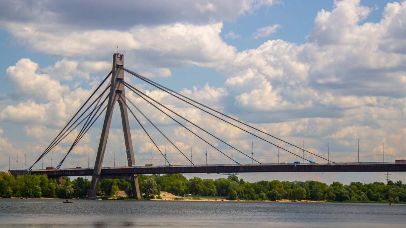 У Києві закриють один із мостів: у чому причина - 290x166