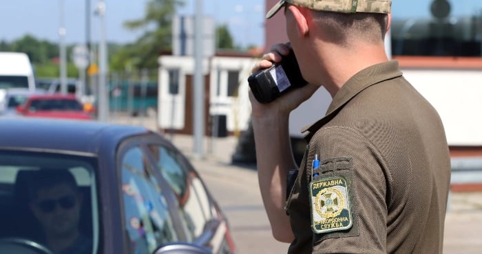 Що загрожує чоловікам-втікачам, які "відсиджуються" за кордоном