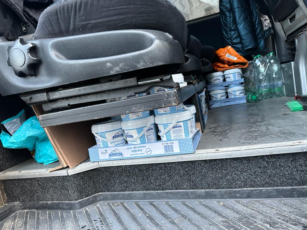 Партія молочних продуктів, яку незаконно намагались провезти на територію України. Фото: Державна прикордонна служба 