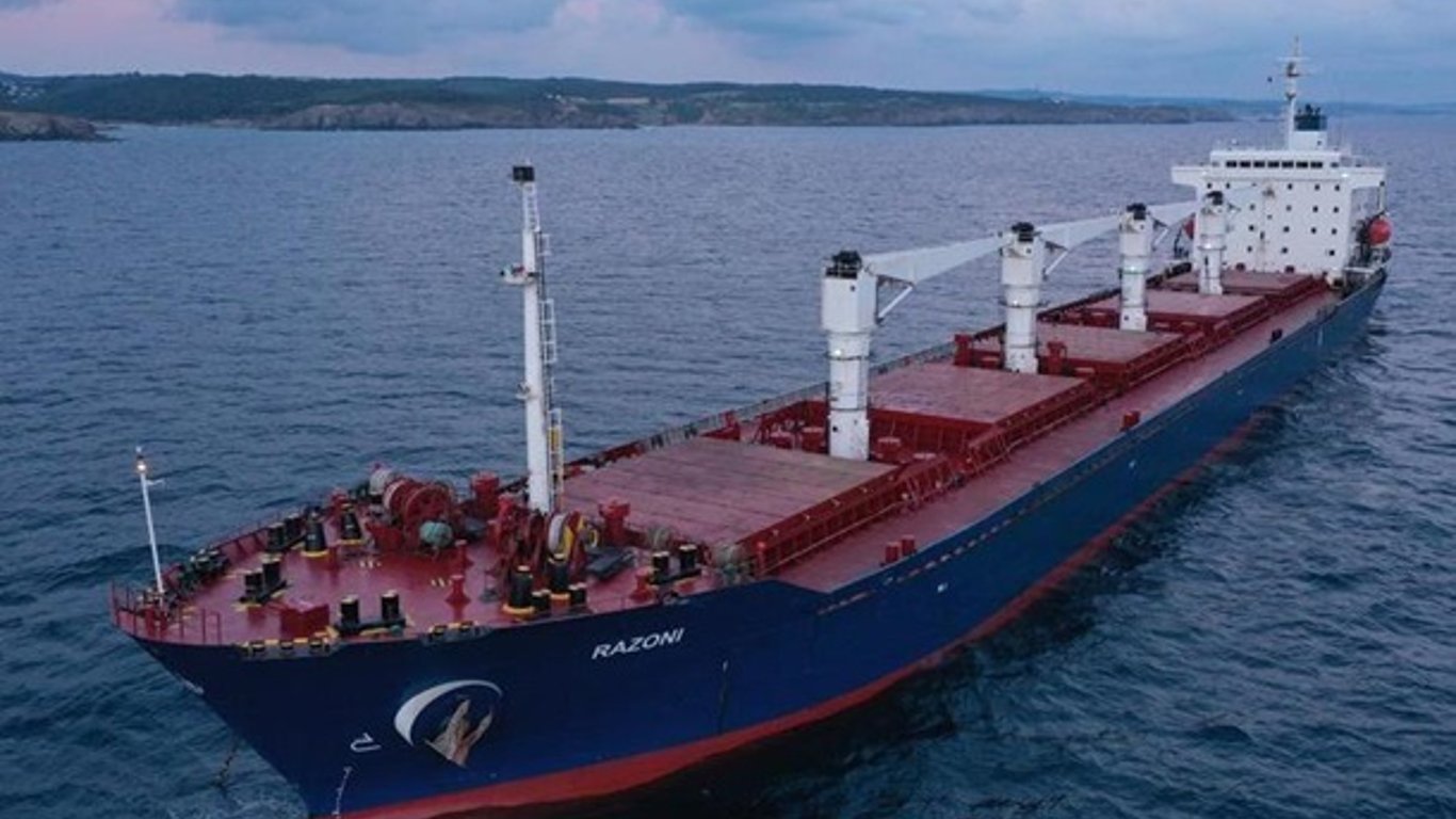 Из порта "Черноморск" вышло судно с украинским зерном