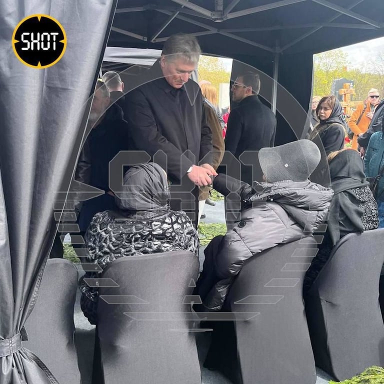 Вайкуле пояснила, чому Пєсков цілував руки Пугачовій - фото 1