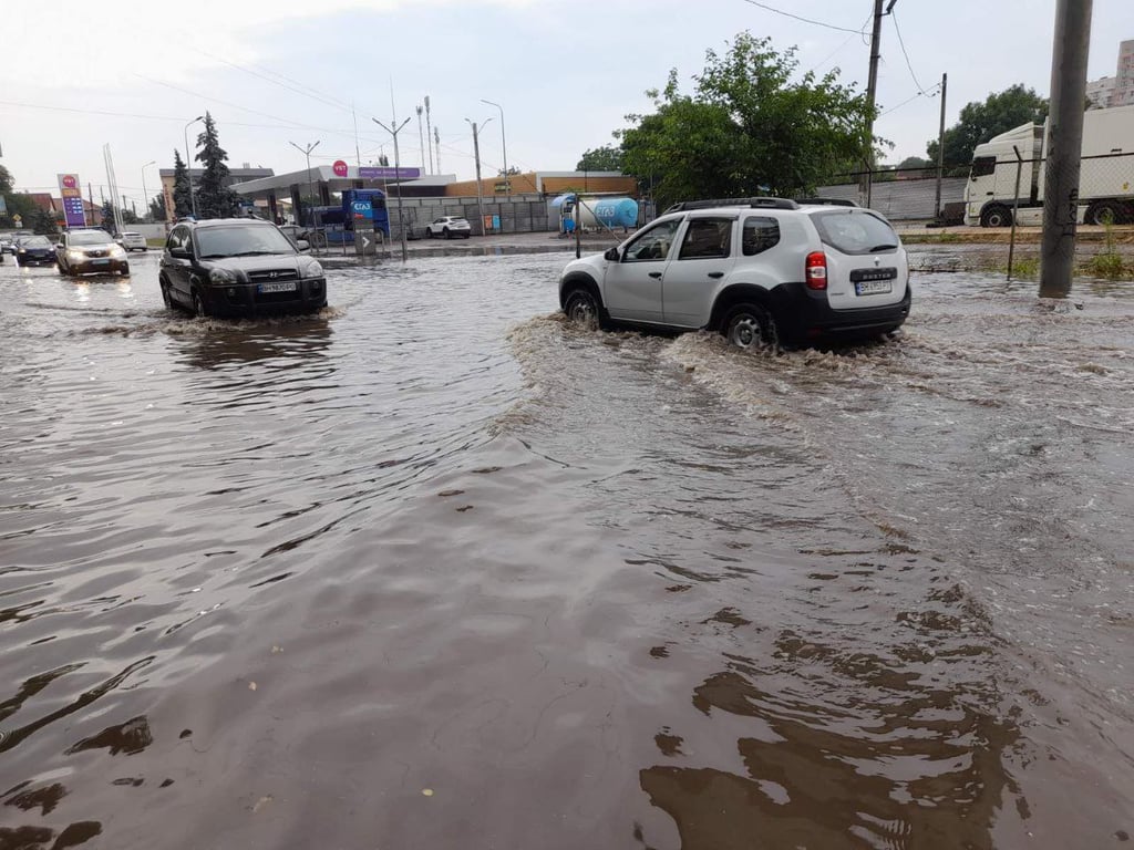 Улицы Одессы превратились в реки. Фото: Одесский городской совет