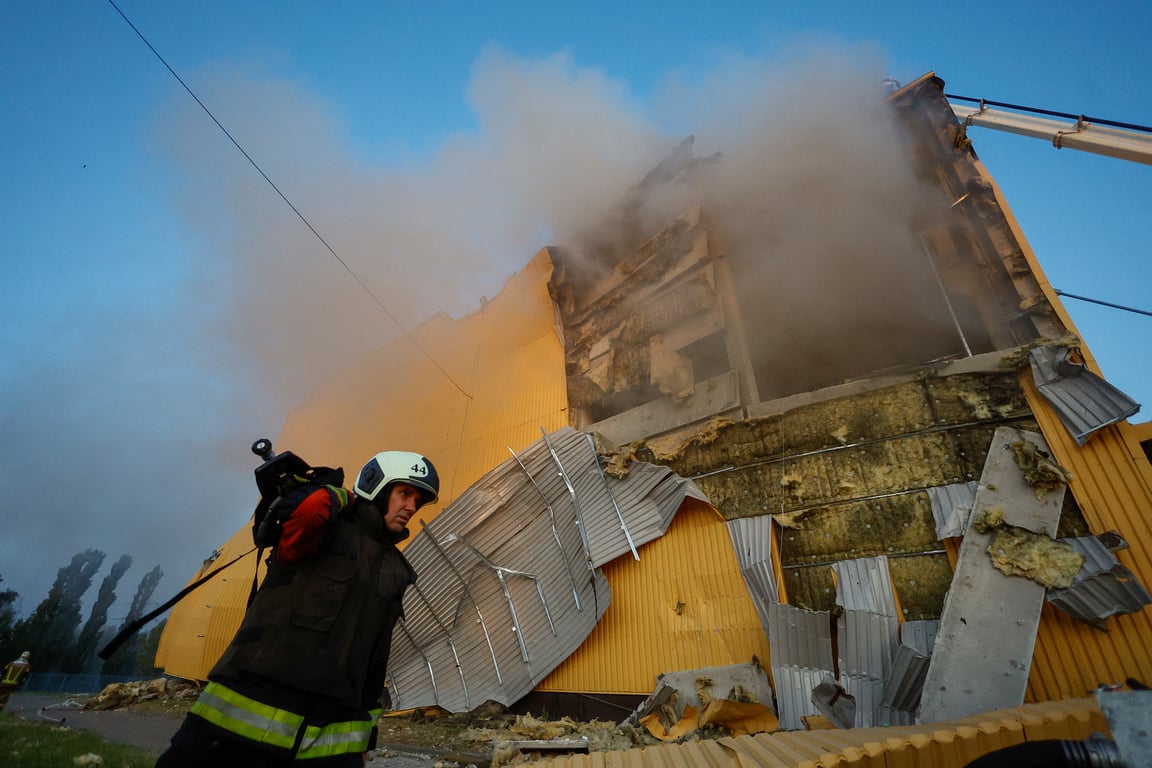 Наслідки дронової атаки по Києву 28 травня 2023 року. Фото: REUTERS/Valentyn Ogirenko