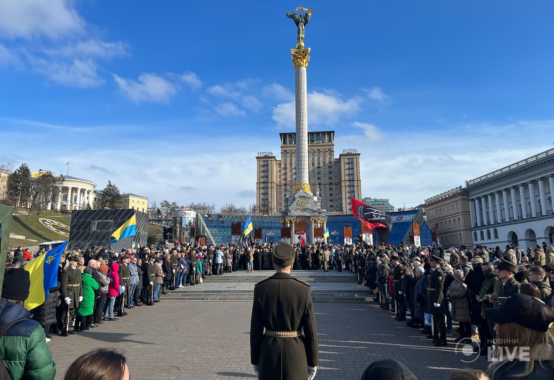 Прощання з Да Вінчі на Майдані Незалежності