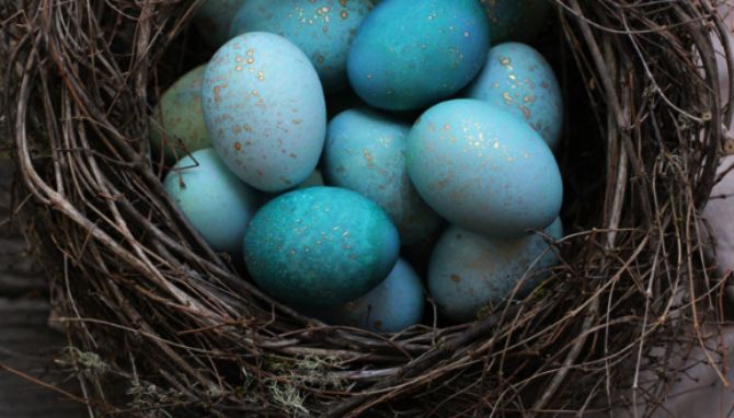 Як зробити лазурні яйця із золотом на Великдень