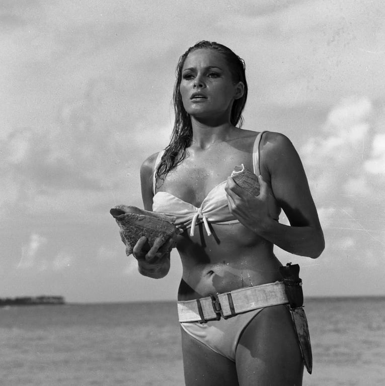 Донька Деніела Крейга у бікіні відтворила легендарну сцену з бондіани - фото 1