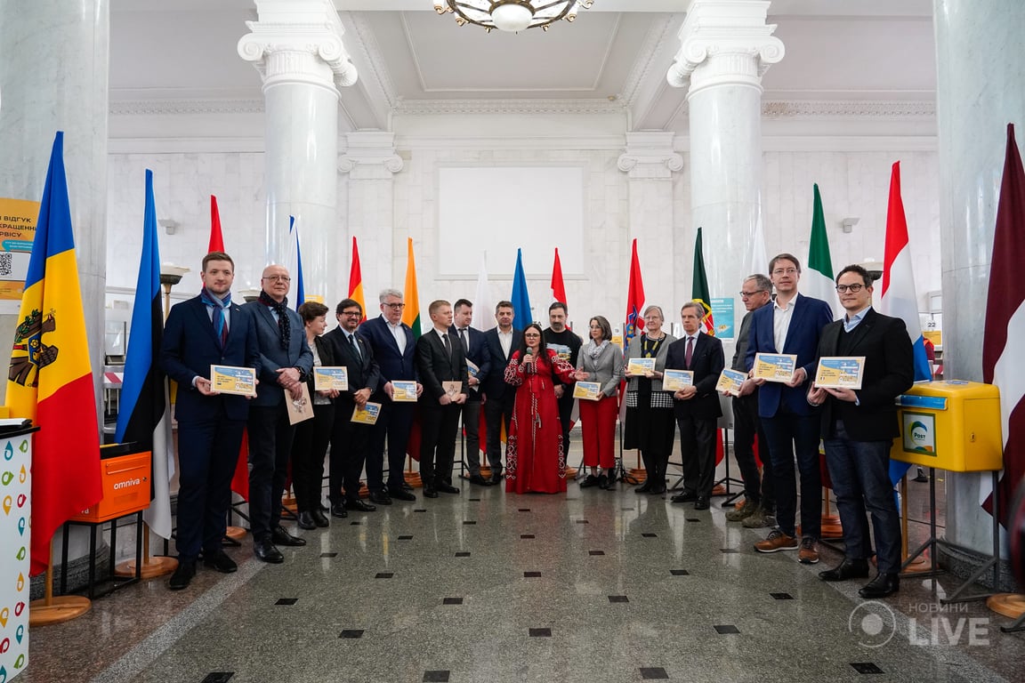 відкриття виставки іноземних поштових марок «Солідарні з Україною»