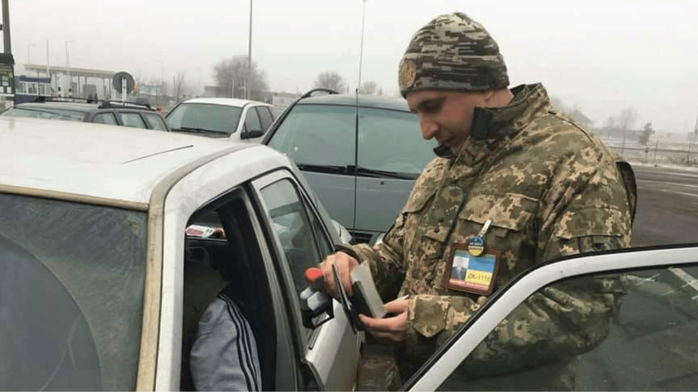 В одной из областей военным разрешили проверять документы на улице
