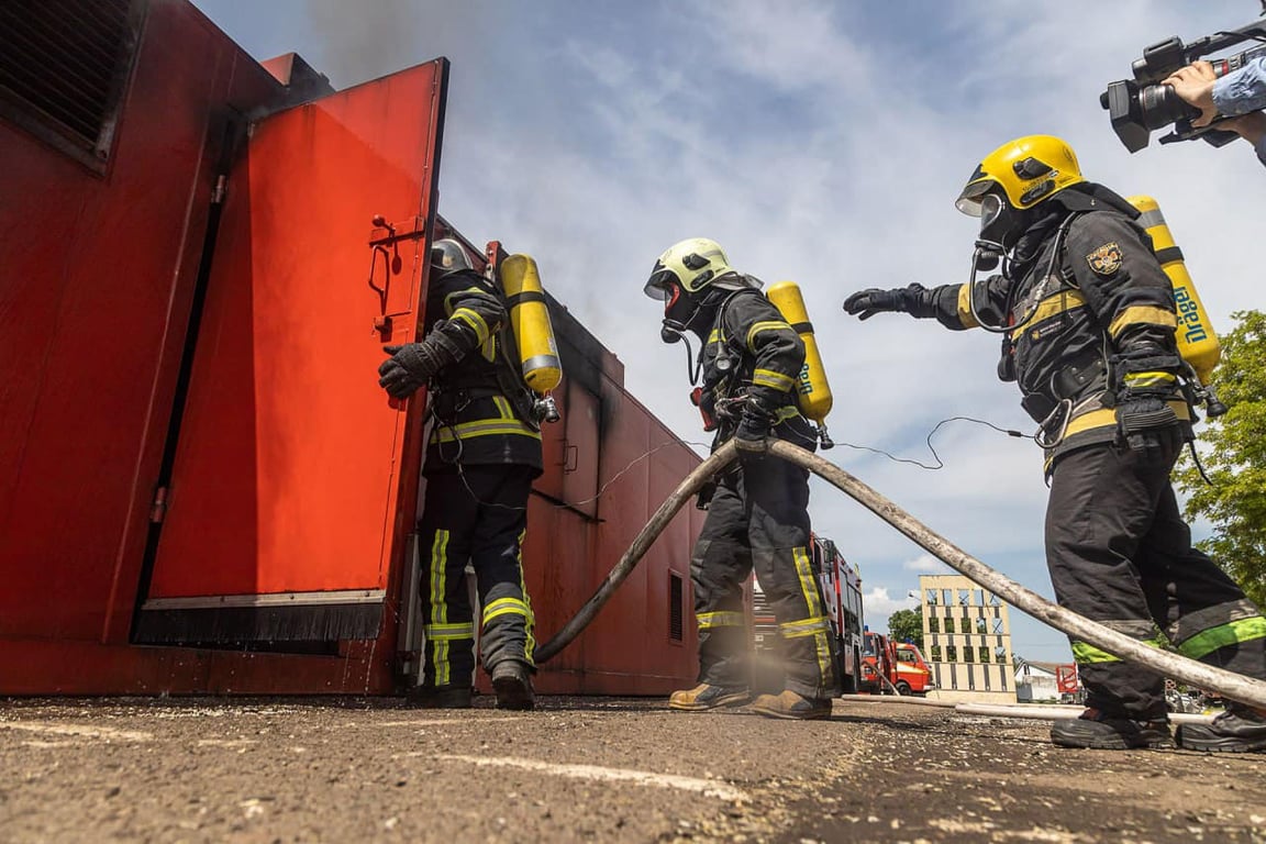 Тренировка в мобильном тренажере контейнерного типа. Фото: Александр Гиманов