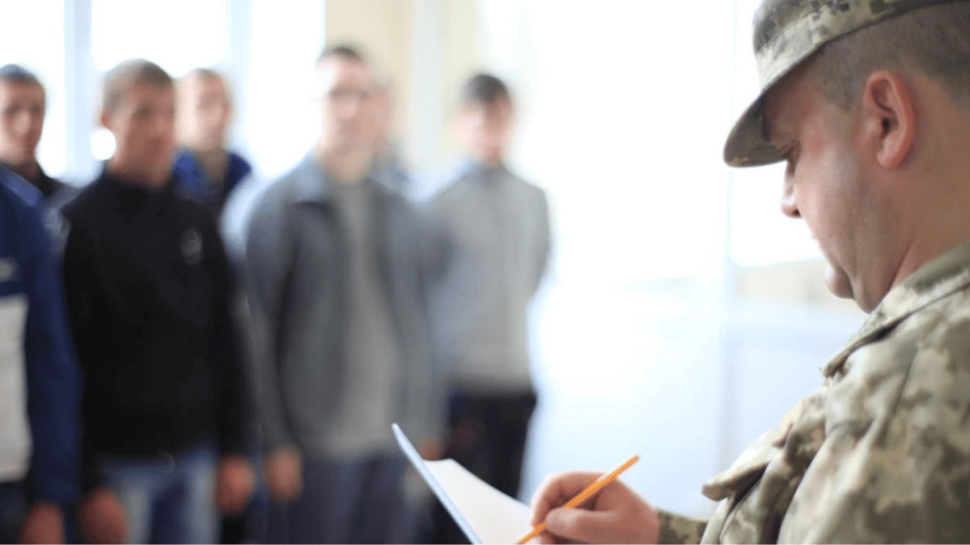 Яке покарання чекає на чоловіків, які не отримали військового квитка