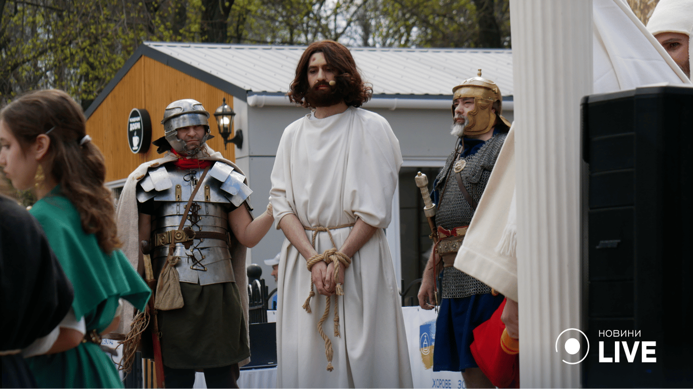 Вулиця в Одесі перетворилась на Віа Долороса. 