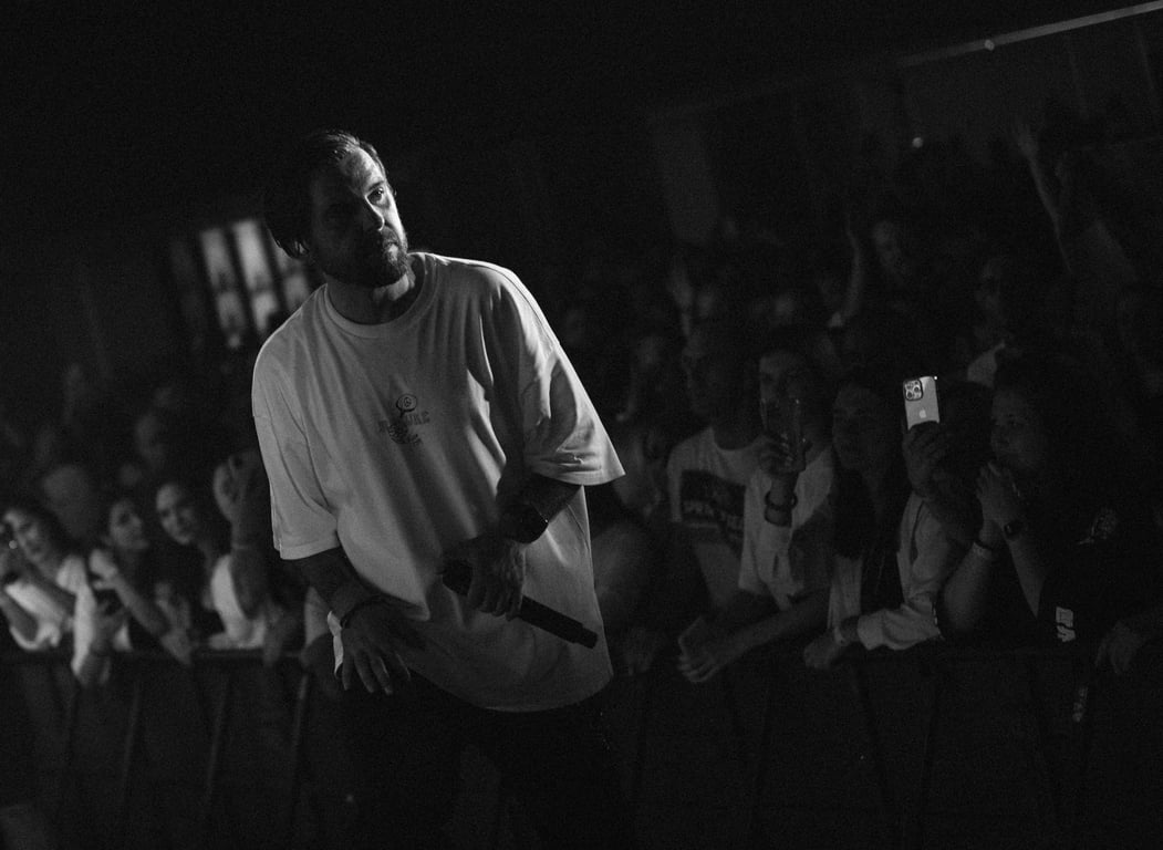 Гурт "БЕЗ ОБМЕЖЕНЬ" зібрав більше мільйона гривень для ЗСУ на концертах у Києві - фото 5