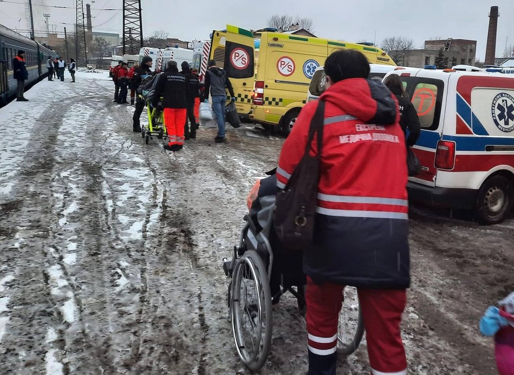 Евакуація пацієнтів лікарень з Херсона