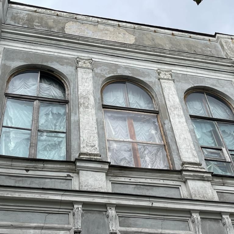 Вибиті вікна в пам’ятках архітектури. Фото: Міністерство культури та інформаційної політики. 