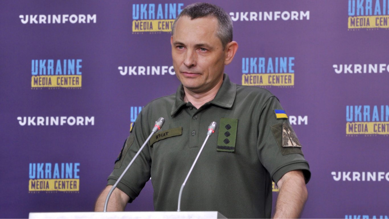 Ігнат пояснив, чому ЗСУ не можуть збивати ракети X-22 та Онікс. Читайте ...