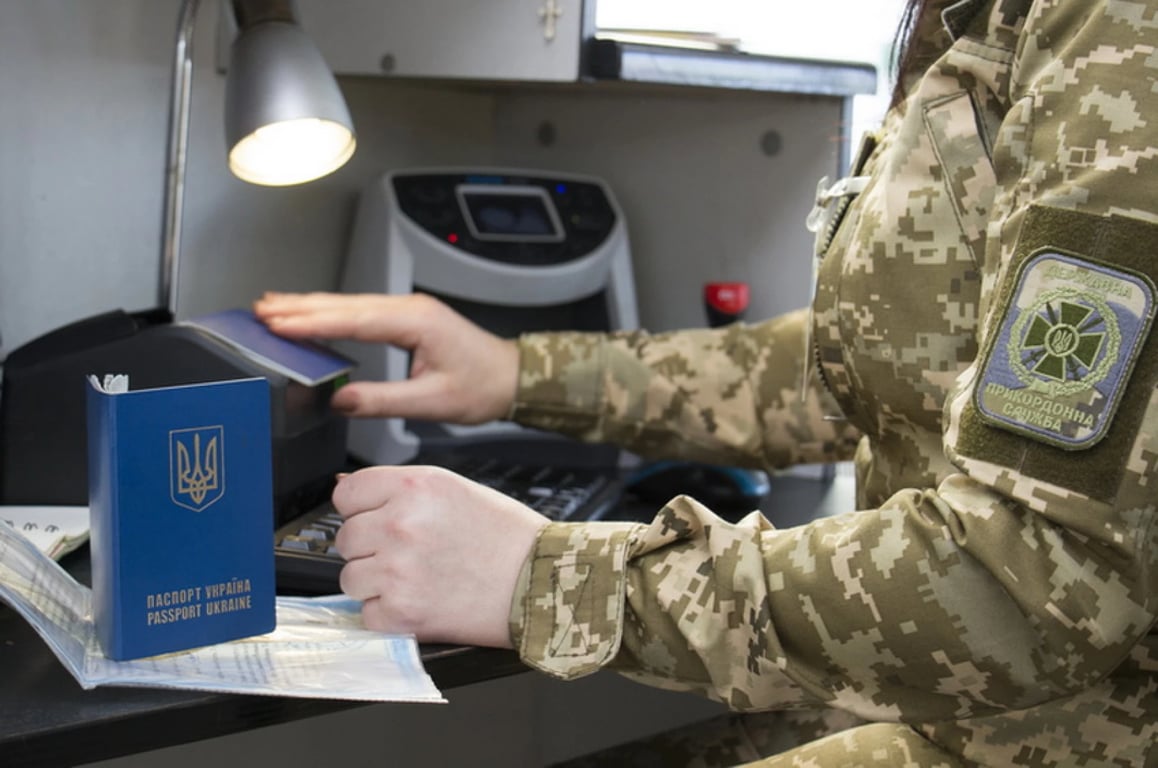 Підстави для виїзду за кордон з 1 грудня — повний перелік
