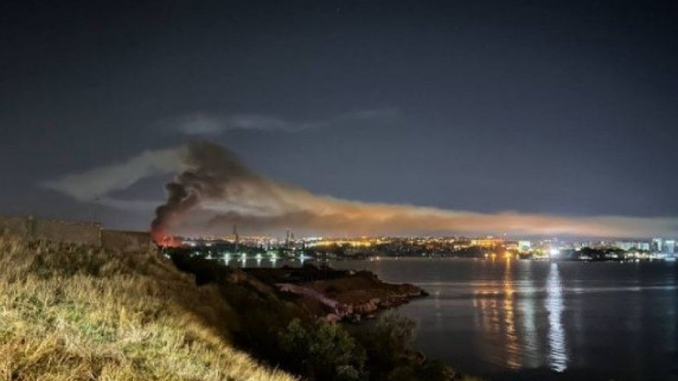 Satelitët e NASA-s regjistruan tre zjarre pas një sulmi të natës në Sevastopol - 304x171