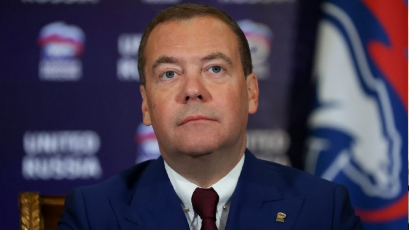 Медведев отреагировал на ордер путину и пригрозил выпустить ядерку по Гааге