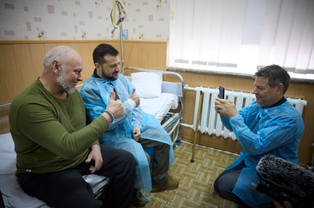 Зеленський у госпіталі Чернігів