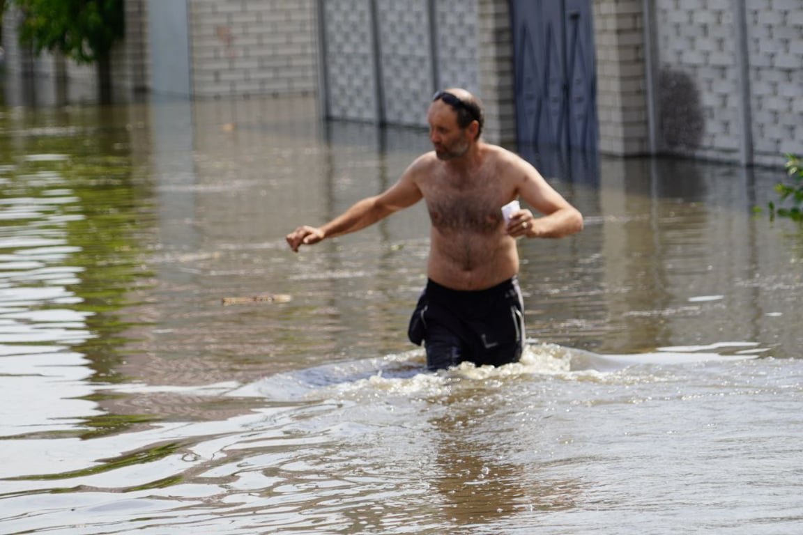 Затоплены улицы в Херсоне, 6 июня 2023г. Фото: Новости. LIVE