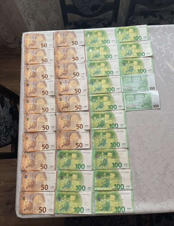 Результат обшуку у затриманого жителя Прикарпаття. Фото: facebook.com/frankivsk.police