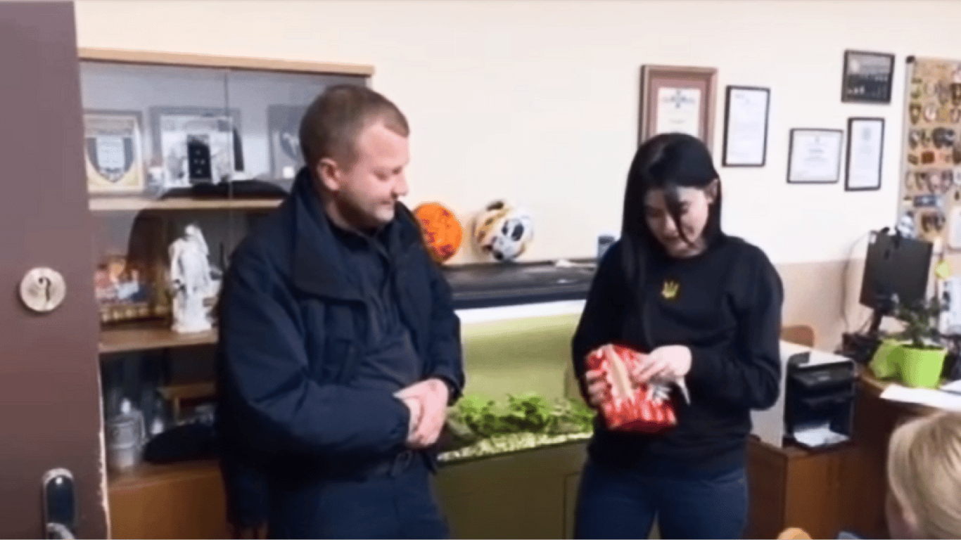 Руководитель полиции Львовской области подарил возлюбленной пропуск для проезда на площадь Рынок для ее Мерседеса