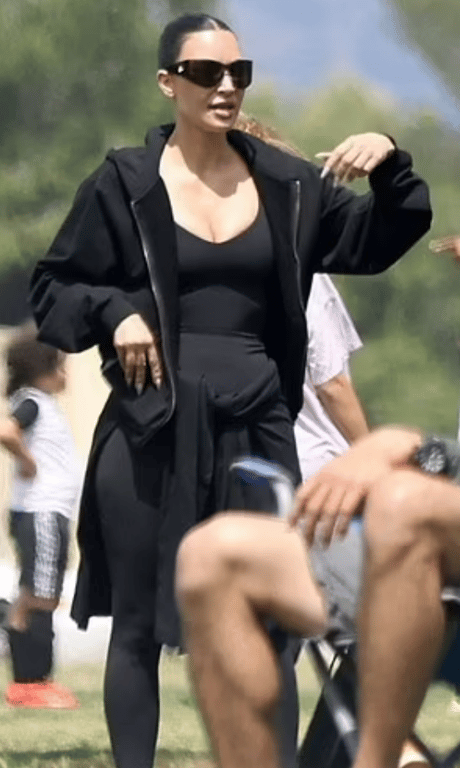 Кім Кардаш'ян та Каньє Уест на футбольному матчі свого сина