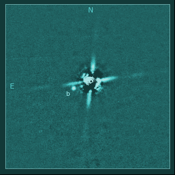 Астрономы показали фотографию одной из самых молодых экзопланет