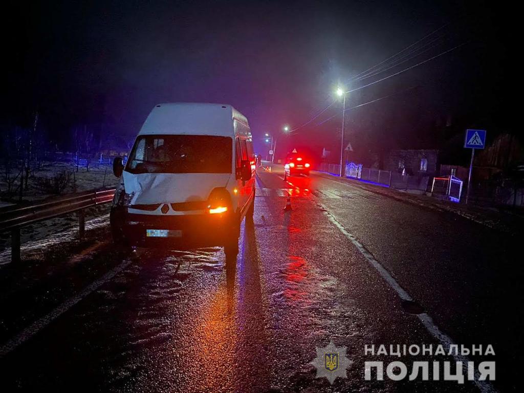 На Львівщині мікроавтобус збив пішохода
