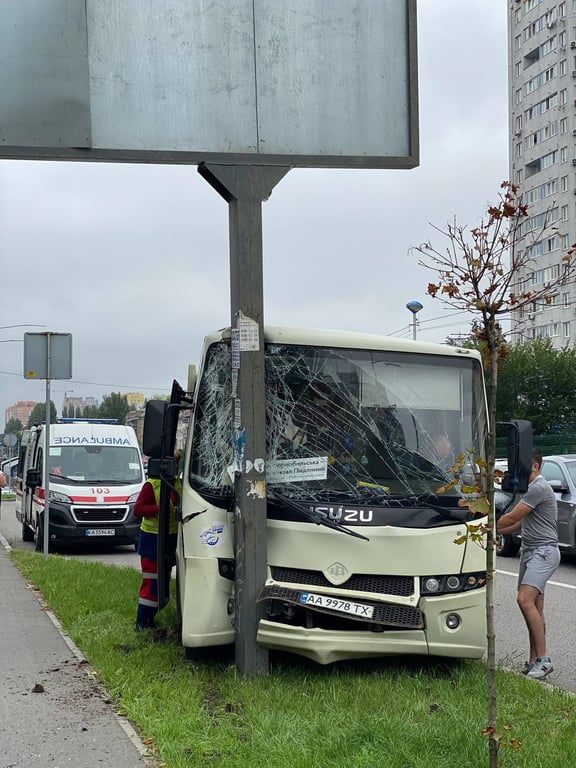 Аварія на Любомира Гузара Київ