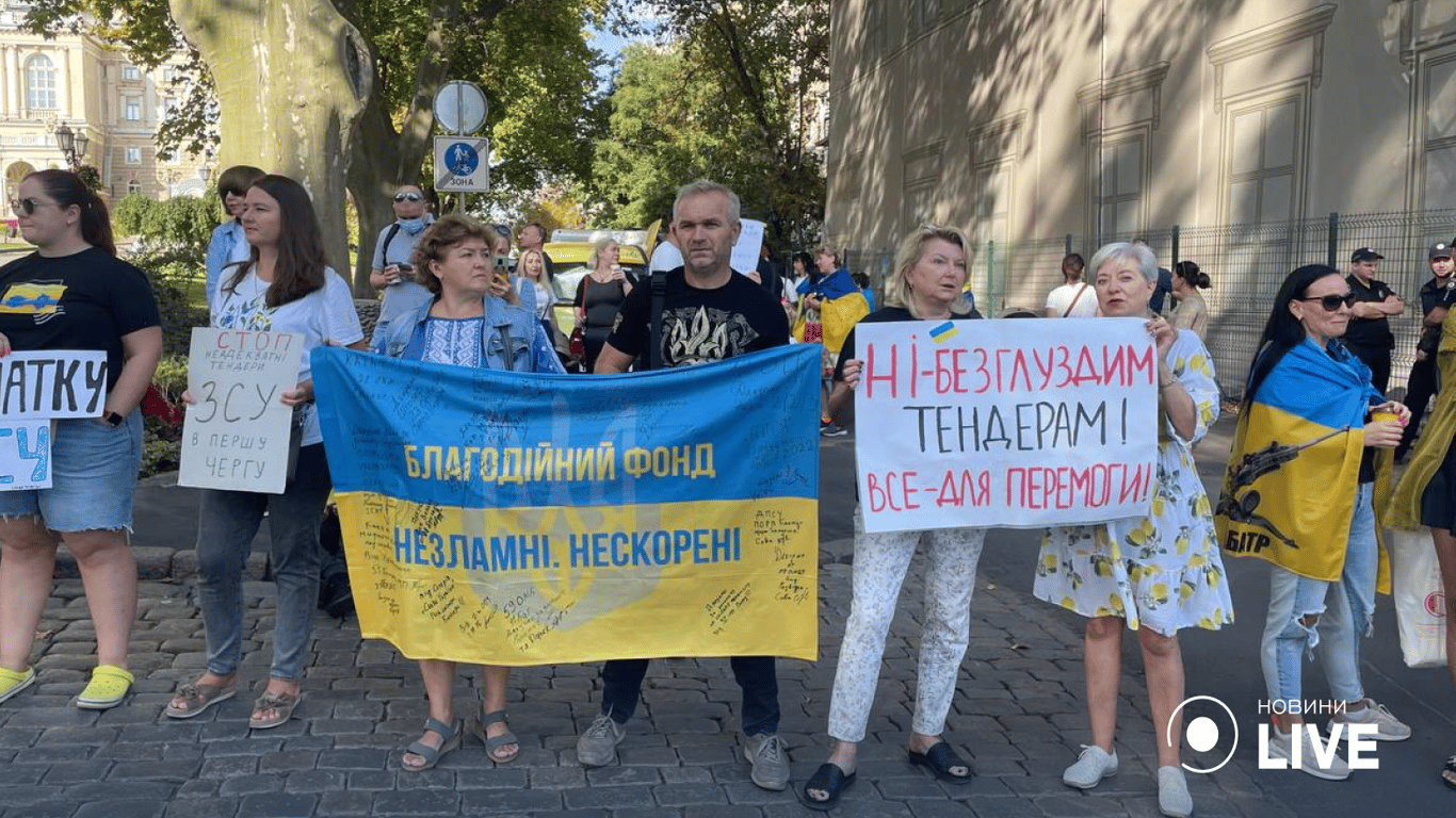 "ЗСУ — перш за все": в Одесі тривають мітинги біля міської ради - 290x166
