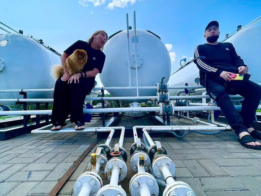 Андрій Данилко з мамою Сердючки замилував фотосесією у соняхах - фото 2