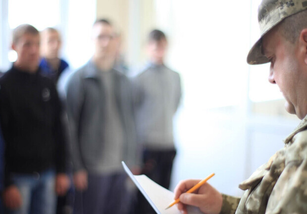 Могут ли задерживать мужчин для доставки в ТЦК