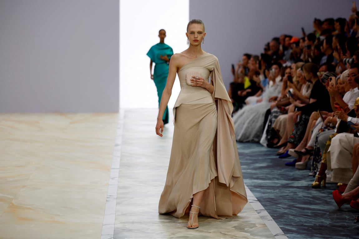 Самотня та безтурботна: Шакіра навідалась на fashion-показ - фото 7