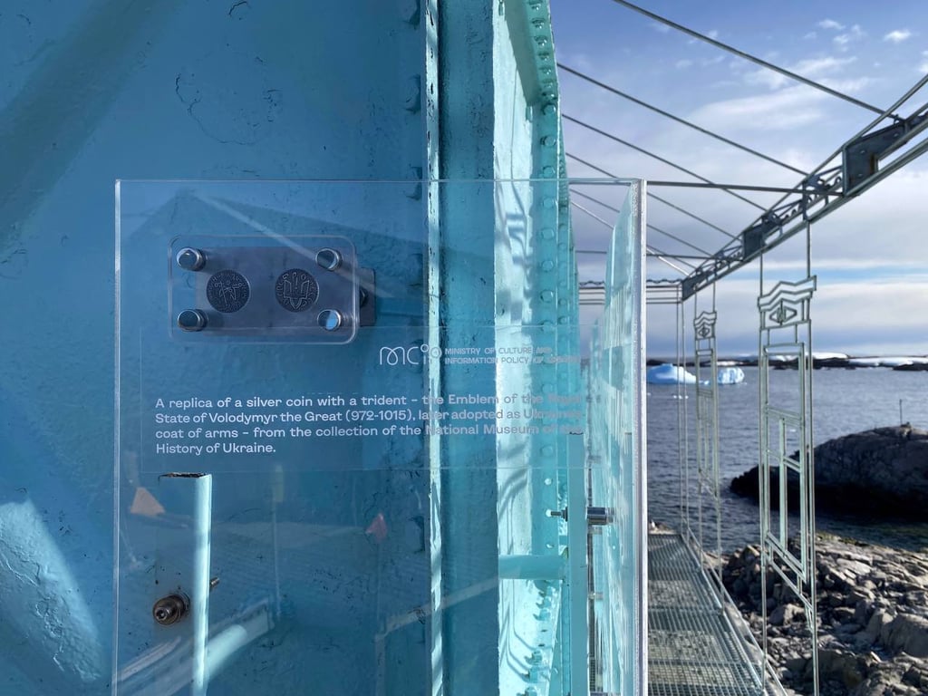 На станции "Академик Вернадский" установили украинскую артинсталляцию