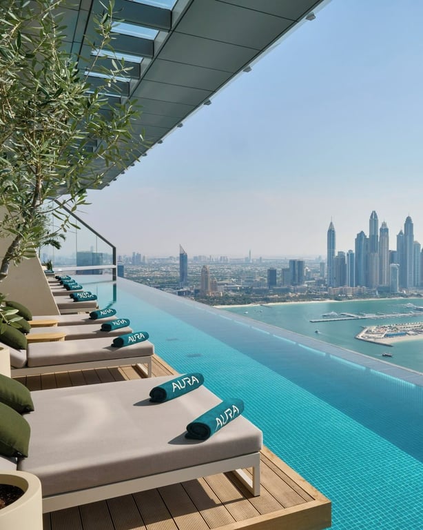 Aura Pool построен на 50-м этаже небоскреба в Дубаи