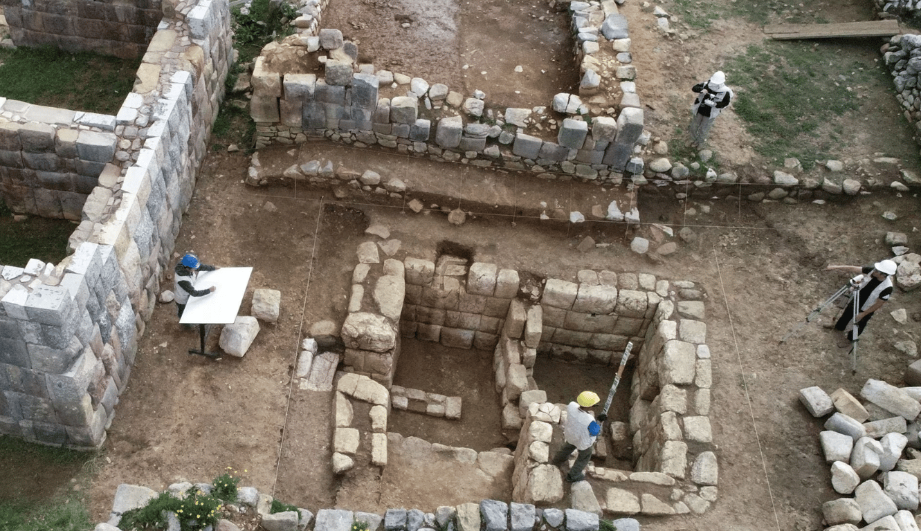 Археологические раскопки в Перу