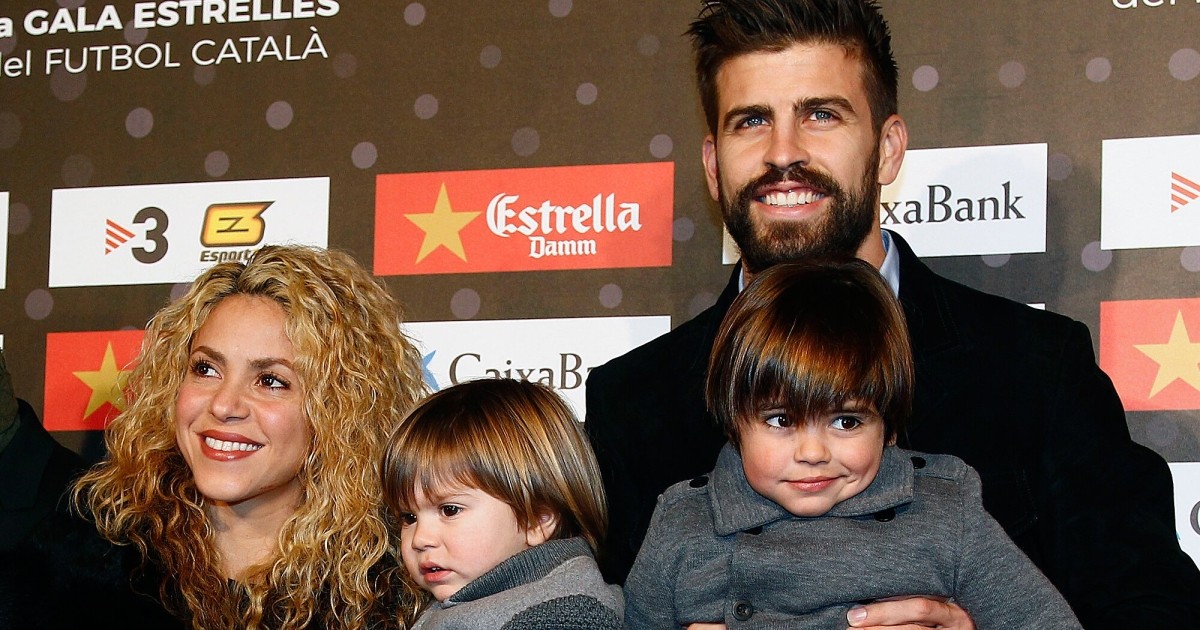 Шакира и Жерар Пике с детьми