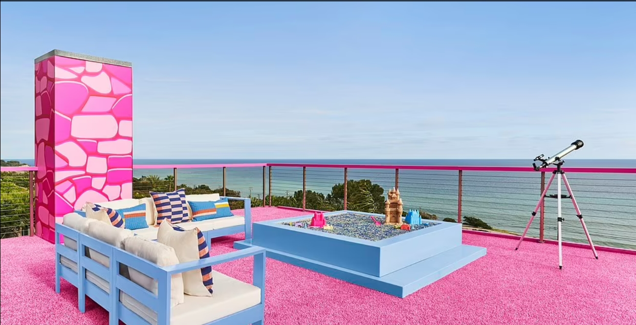 Охочі можуть заночувати у триповерховому будинку Барбі безкоштовно - фото 5