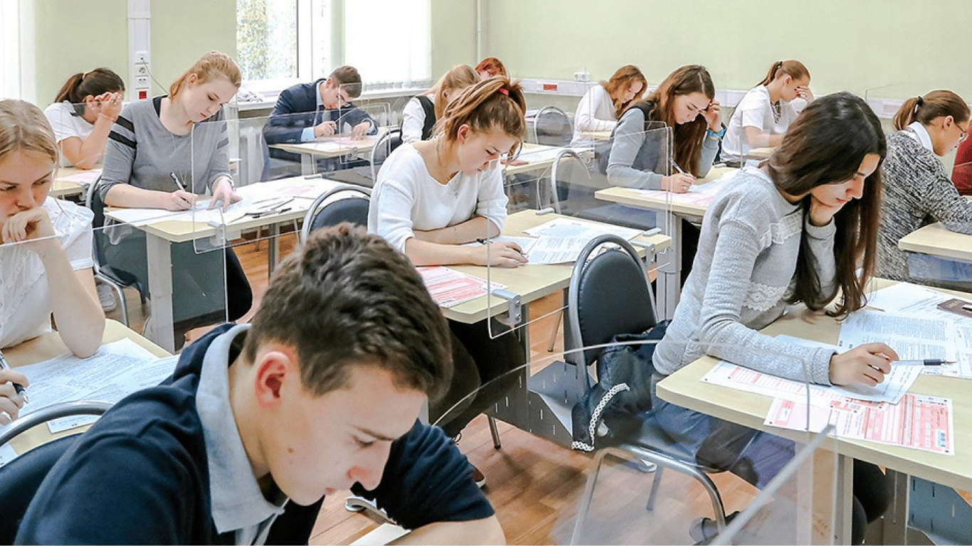 Ворог вивозить українських школярів з окупованих територій до рф для складання іспитів