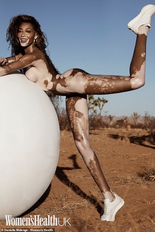 Модель Victoria's Secret Вінні Гарлоу влаштувала відверту фотосесію в пустелі - фото 6