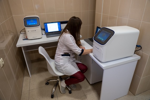 Лабораторне обладнання для супроводу трансплантації. Фото: МОЗ